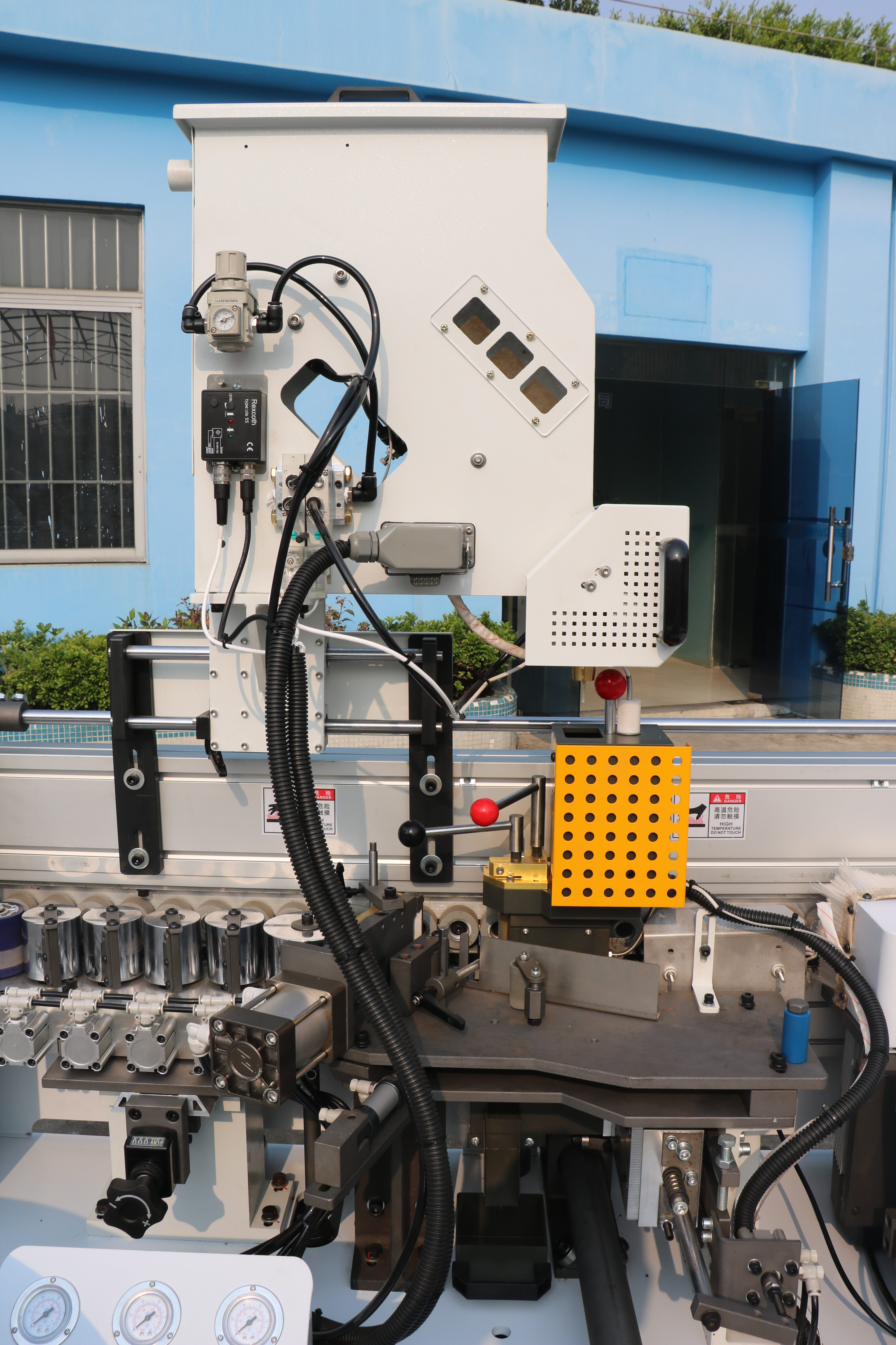 EVA and PUR gluing tank