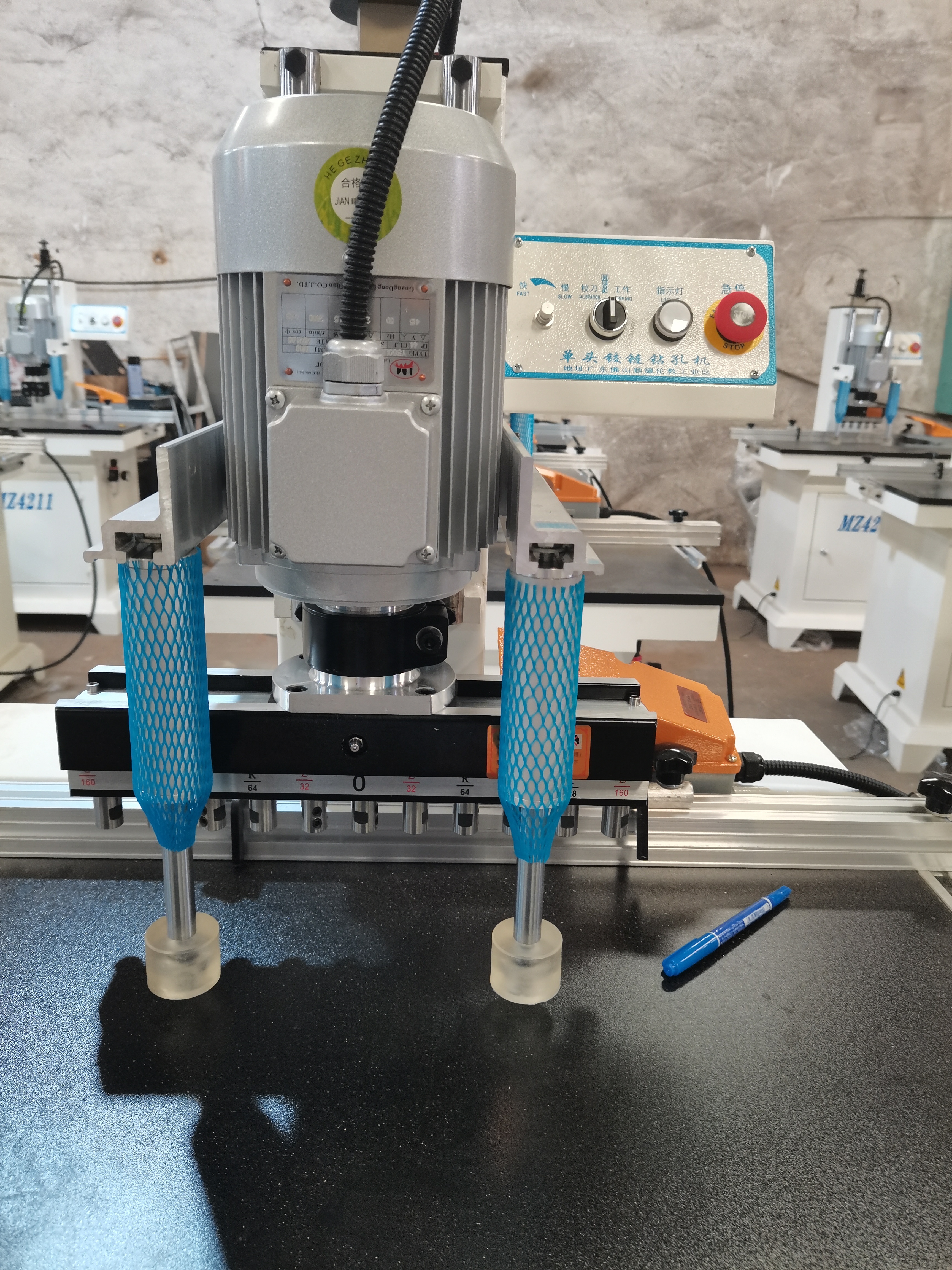 hinge drilling with multi heads