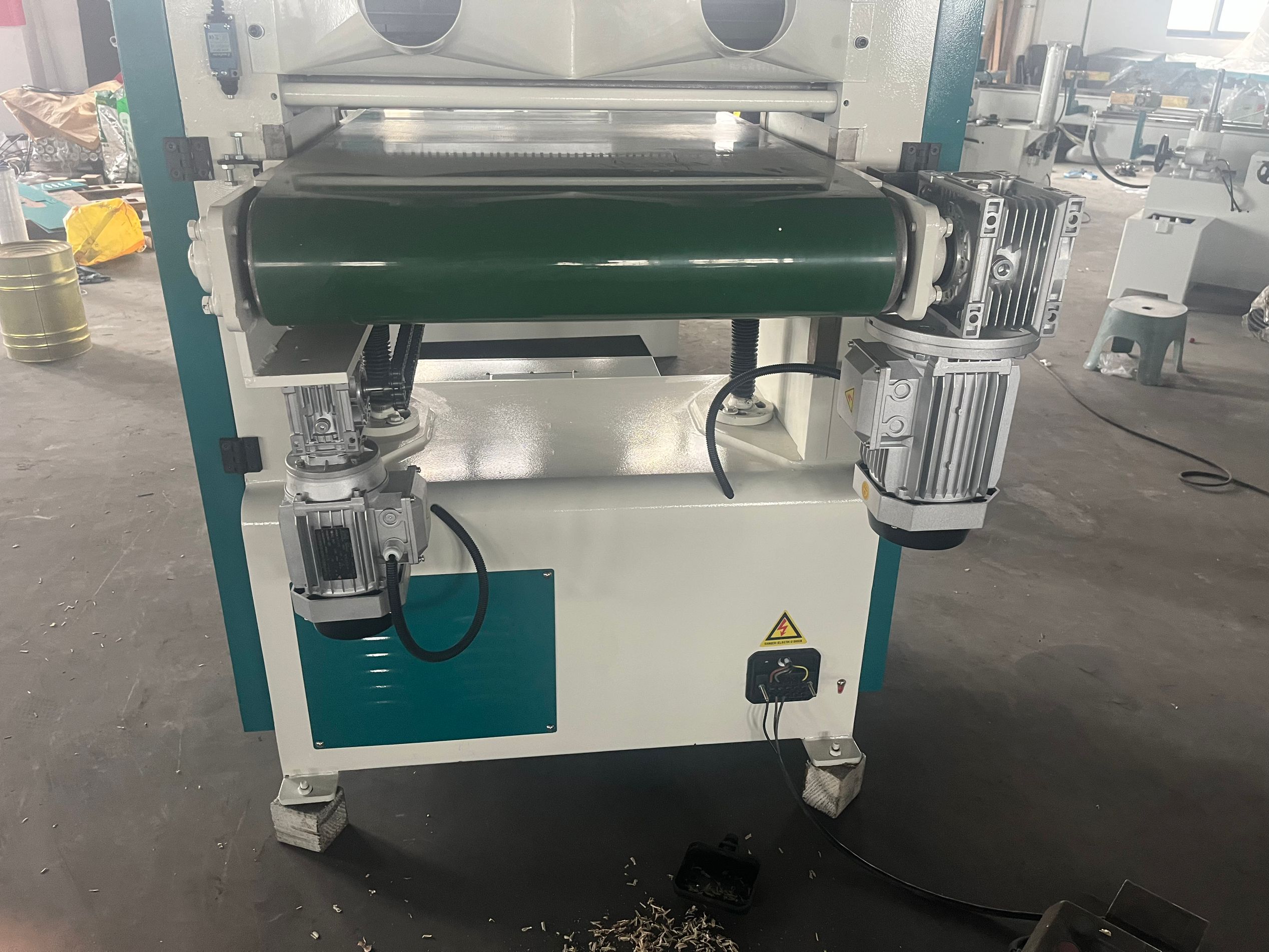 Thicknesser Planer Machine For Processing Solid Wood With Spiral Cutter With Single Side Planing - Image 3